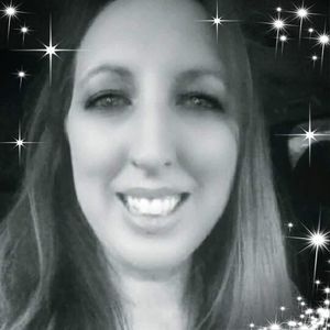 Meet your Posher, Larissa